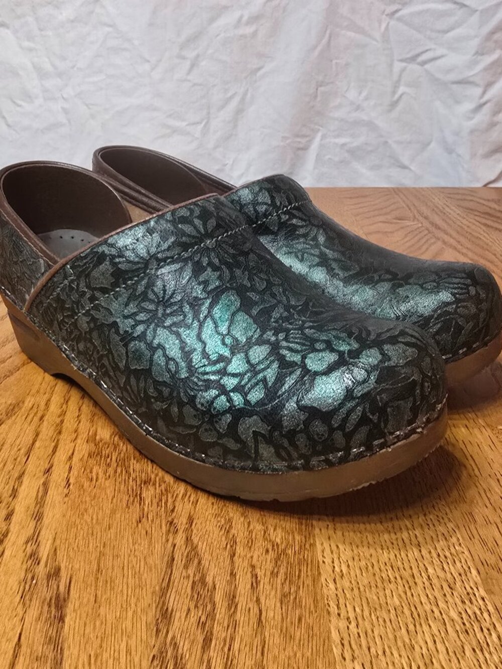 Sanita Clog Women size 8.5 - 9 Green Floral Leather Professional Comfort Clog
